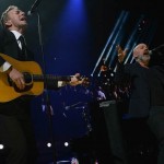Chris Martin из Coldplay и Michael Stipe из REM: Losing My Religion на 121212 Chris Martin из Coldplay и Michael Stipe из REM: Losing My Religion на 121212