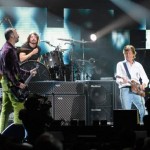 Пол Маккартни спел с участниками Nirvana на 12-12-12 новую песню (смотреть видео)